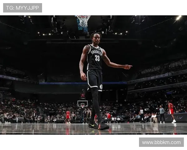 克拉克斯顿半场表现出色11投6中贡献13分7篮板2助攻1抢断 克拉克斯顿半场表现出色11投6中贡献13分7篮板2助攻1抢断