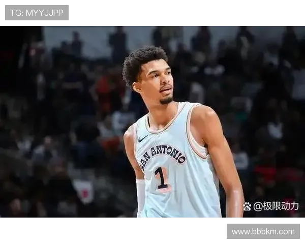 文班亚马砍下24分15板表现惊艳马刺新赛季比赛引发广泛关注